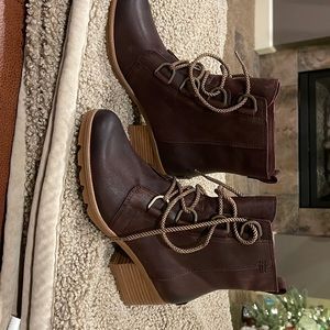 Brand new, never worn Sorel Cate-Lace brown boot